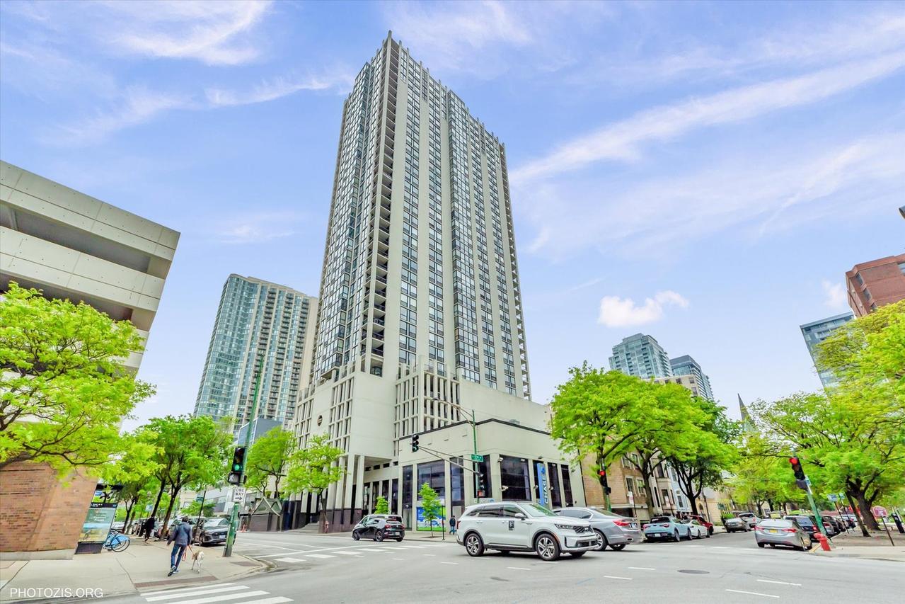 1122 N Clark St. #1405, Chicago, IL 60610