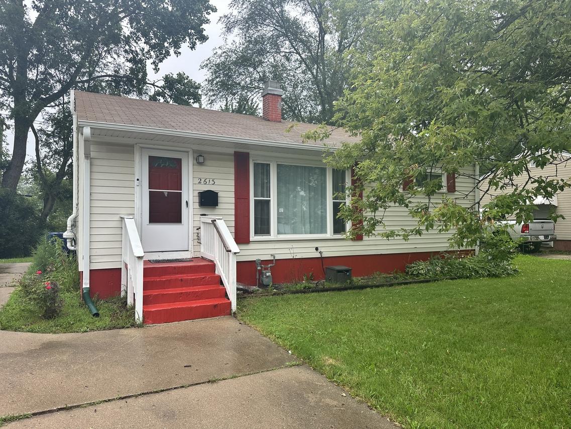 2613 N Lewis Ave., Waukegan, IL 60087