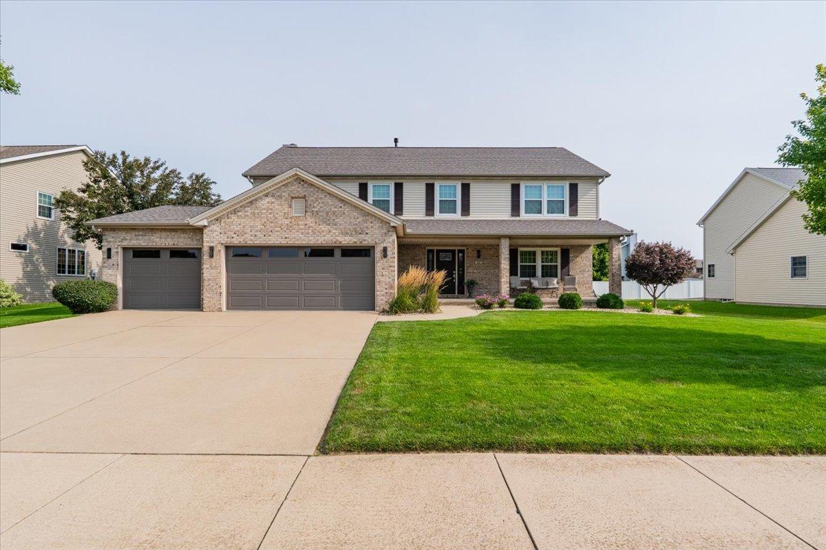 32 Hodgehaven Cir., Bloomington, IL 61704