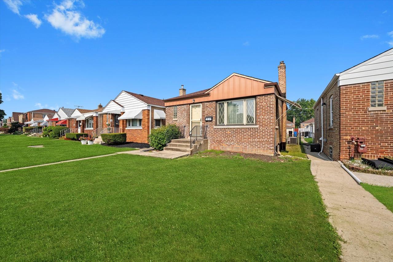 5551 S Kenneth Ave., Chicago, IL 60629