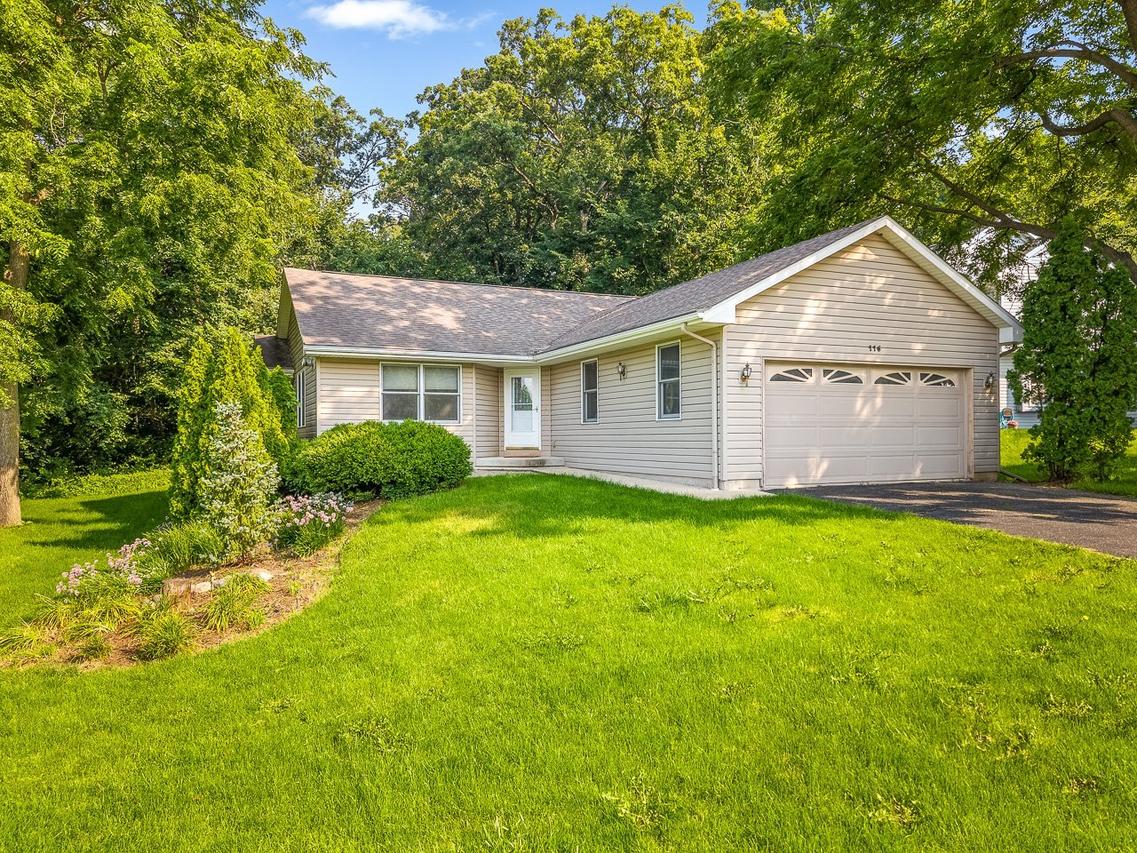 116 SE Heath Cliff Dr., Poplar Grove, IL 61065