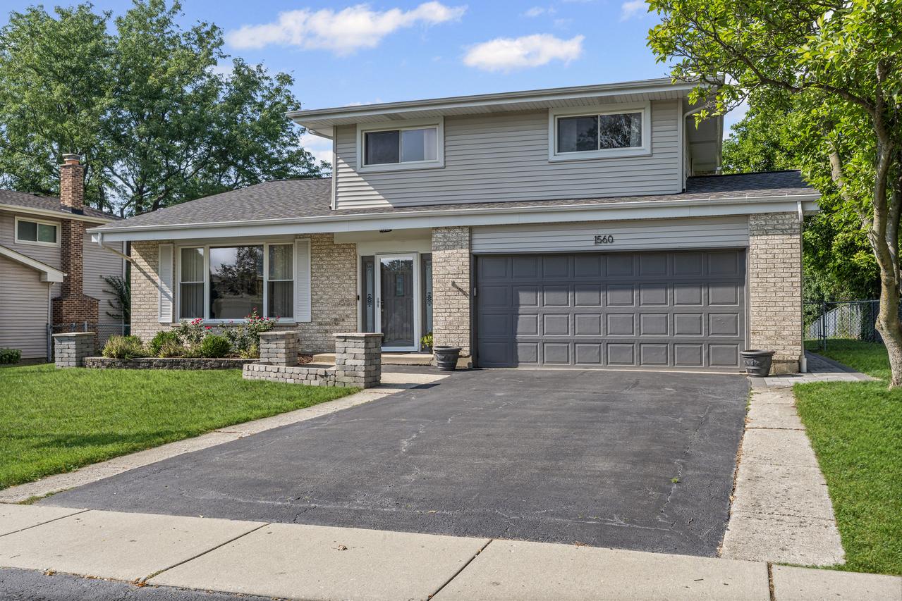 1560 W Goldengate Dr., Addison, IL 60101
