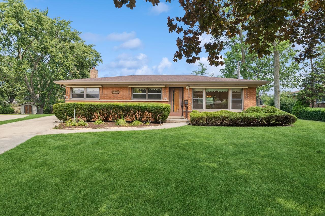 2528 William Ave., Glenview, IL 60025