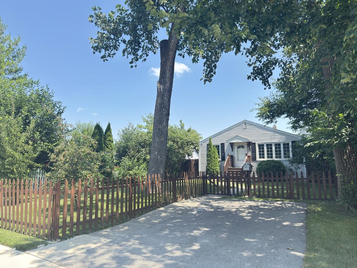 4329 Scott St., Schiller Park, IL 60176