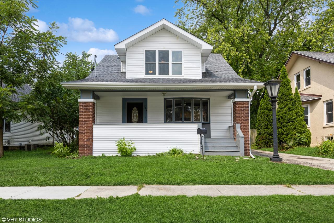 917 N 14th St., Dekalb, IL 60115