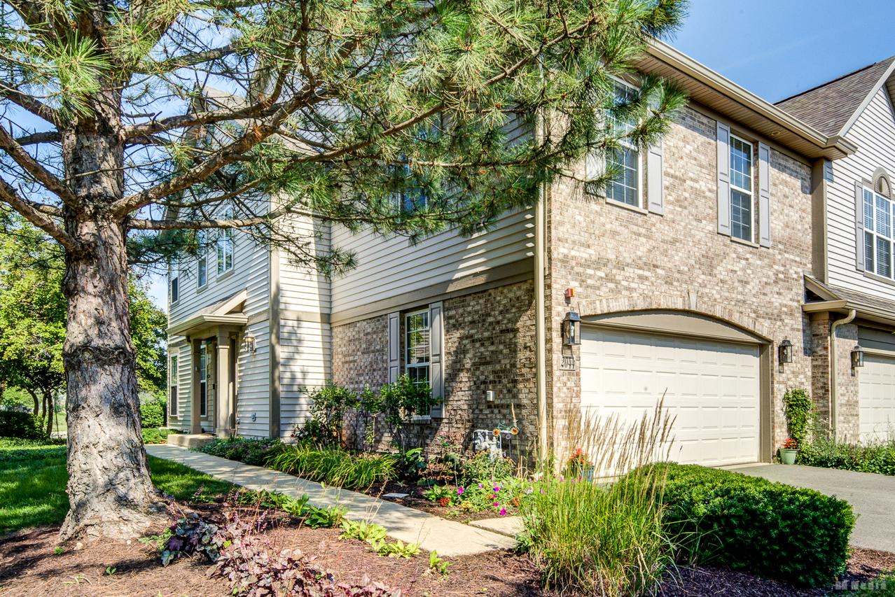 2044 Ivy Ridge Dr., Hoffman Estates, IL 60192