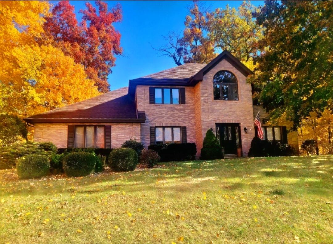 5N461 Hidden Springs Dr., St. Charles, IL 60175