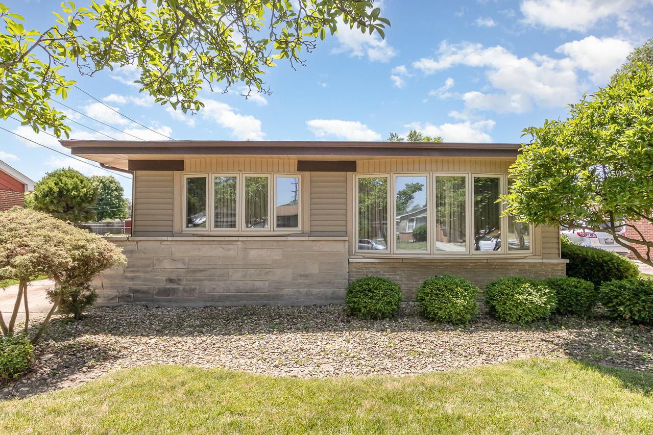 62 E Arquilla Dr., Chicago Heights, IL 60411