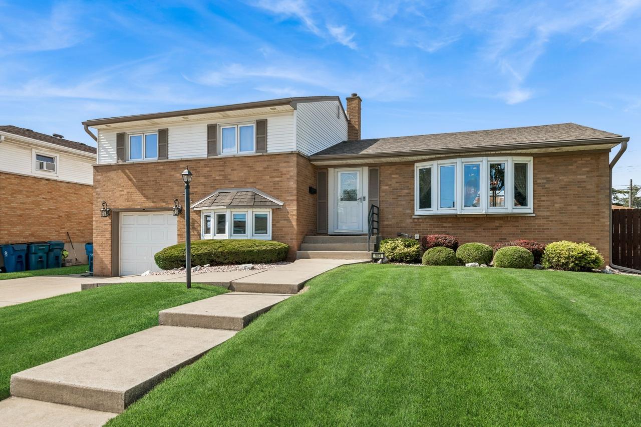903 Norwood St., Melrose Park, IL 60160