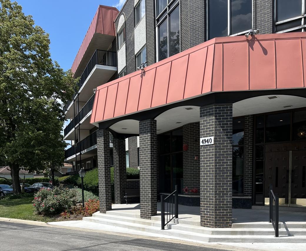 4940 Foster St. #304, Skokie, IL 60077
