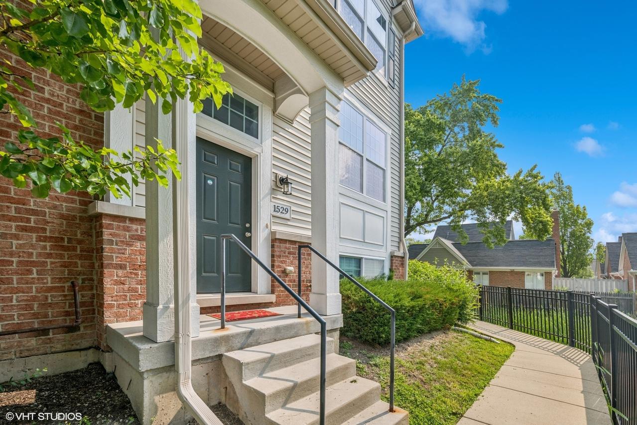 1529 E Arbor Ln., Arlington Heights, IL 60004