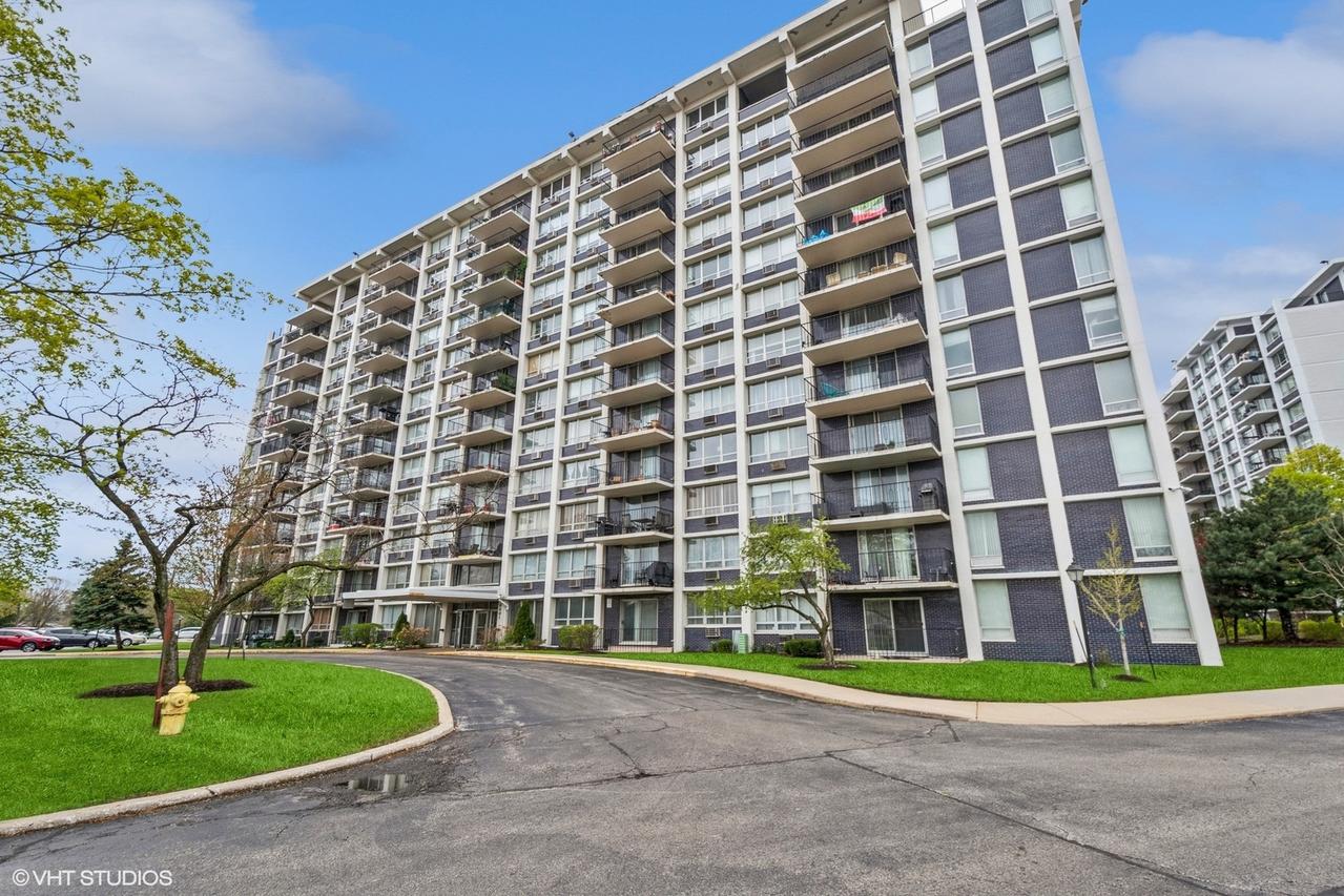 8809 W Golf Rd. #3J, Niles, IL 60714