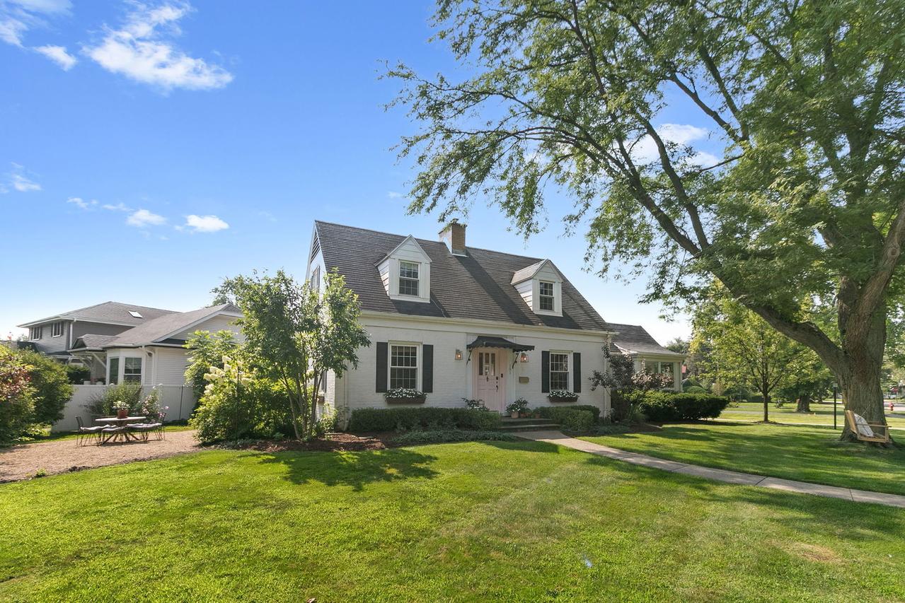 181 S Delaplaine Rd., Riverside, IL 60546