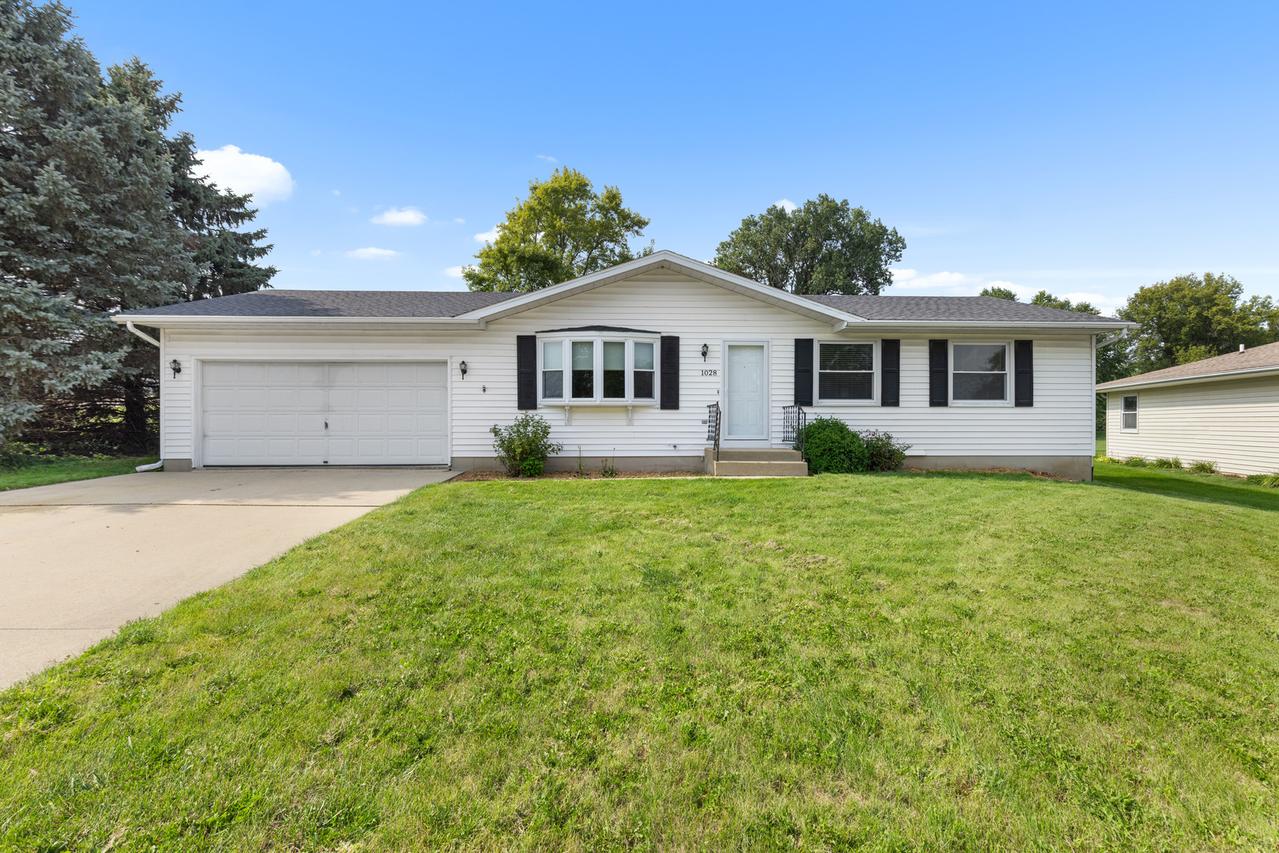 1028 W Meadows Dr., Freeport, IL 61032