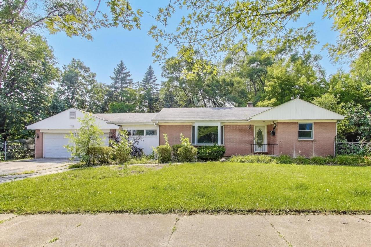 2102 Salem Blvd., Zion, IL 60099
