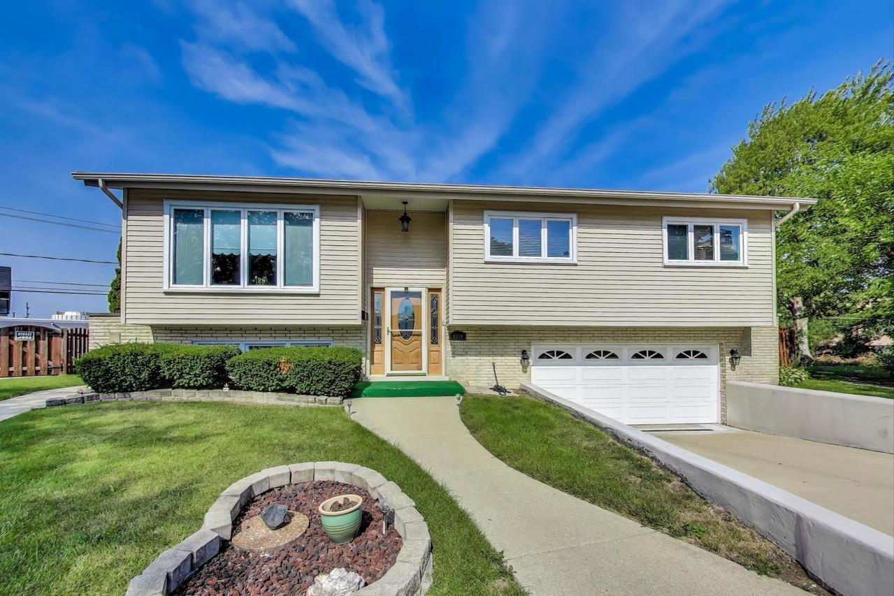 9330 N Callero Dr., Niles, IL 60714