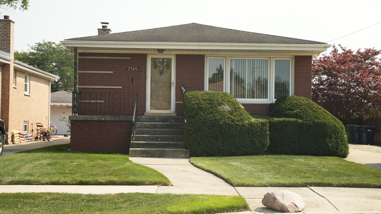 2949 W 100th St., Evergreen Park, IL 60805