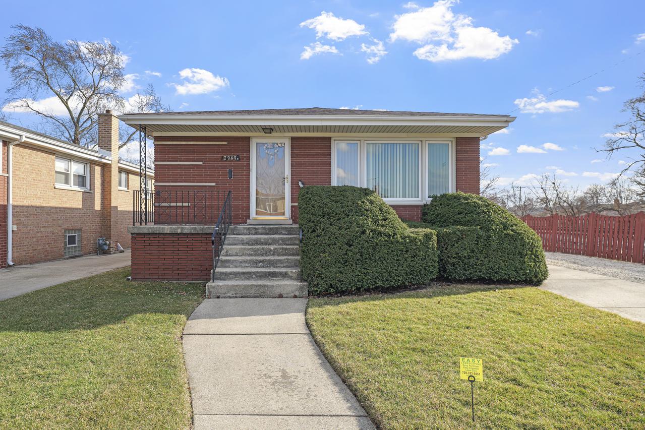 2949 W 100th St., Evergreen Park, IL 60805