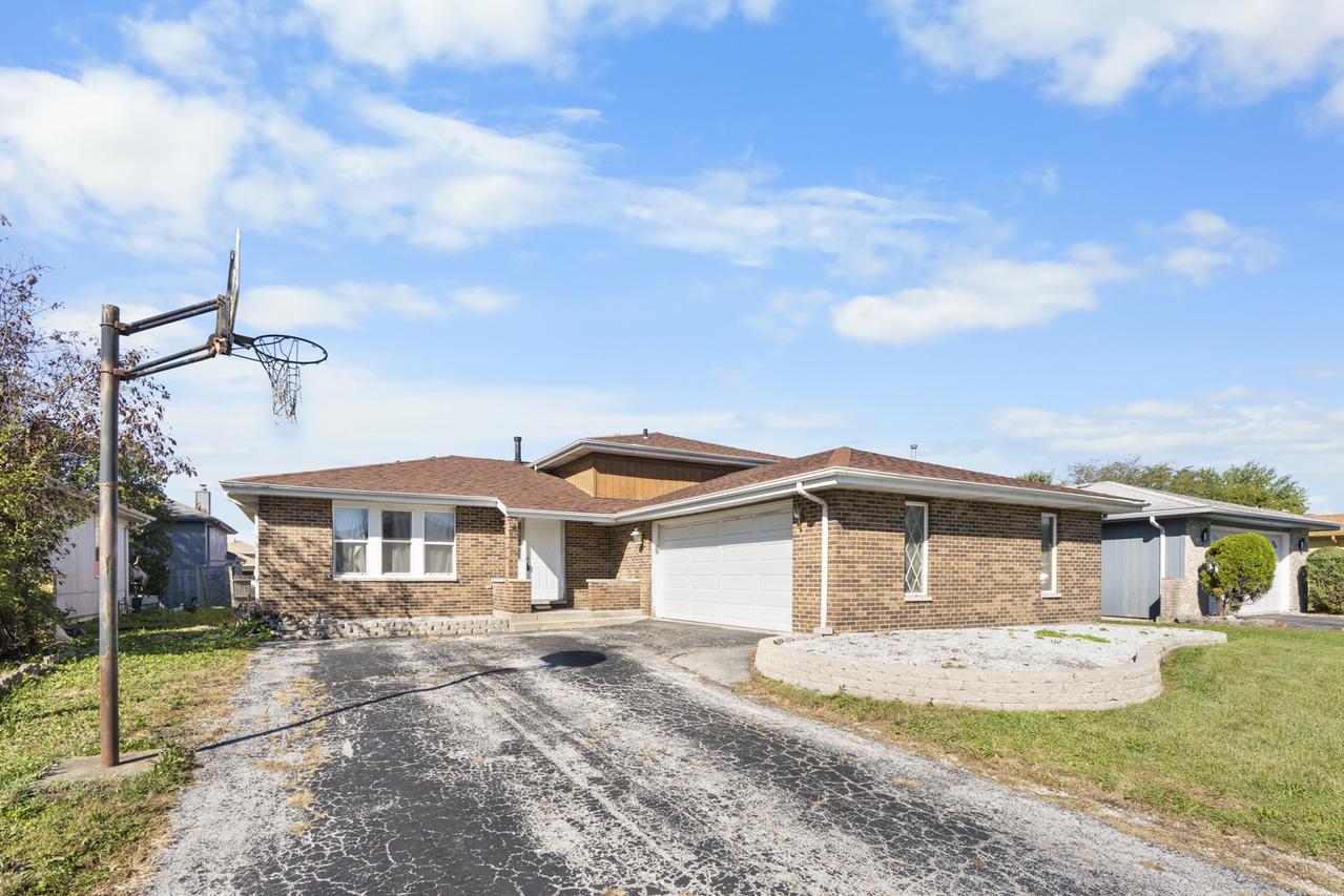 20124 Redwood Ave., Lynwood, IL 60411