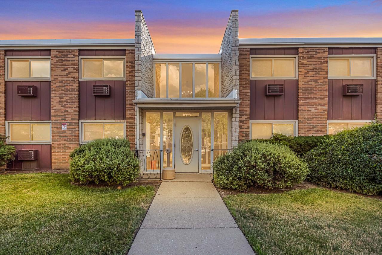 120A Collen Dr. #105, Lombard, IL 60148