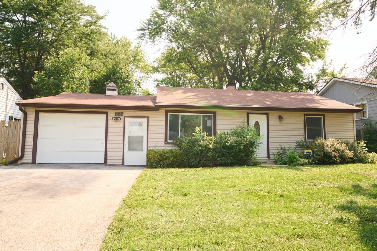 245 Maplewood Dr., Antioch, IL 60002