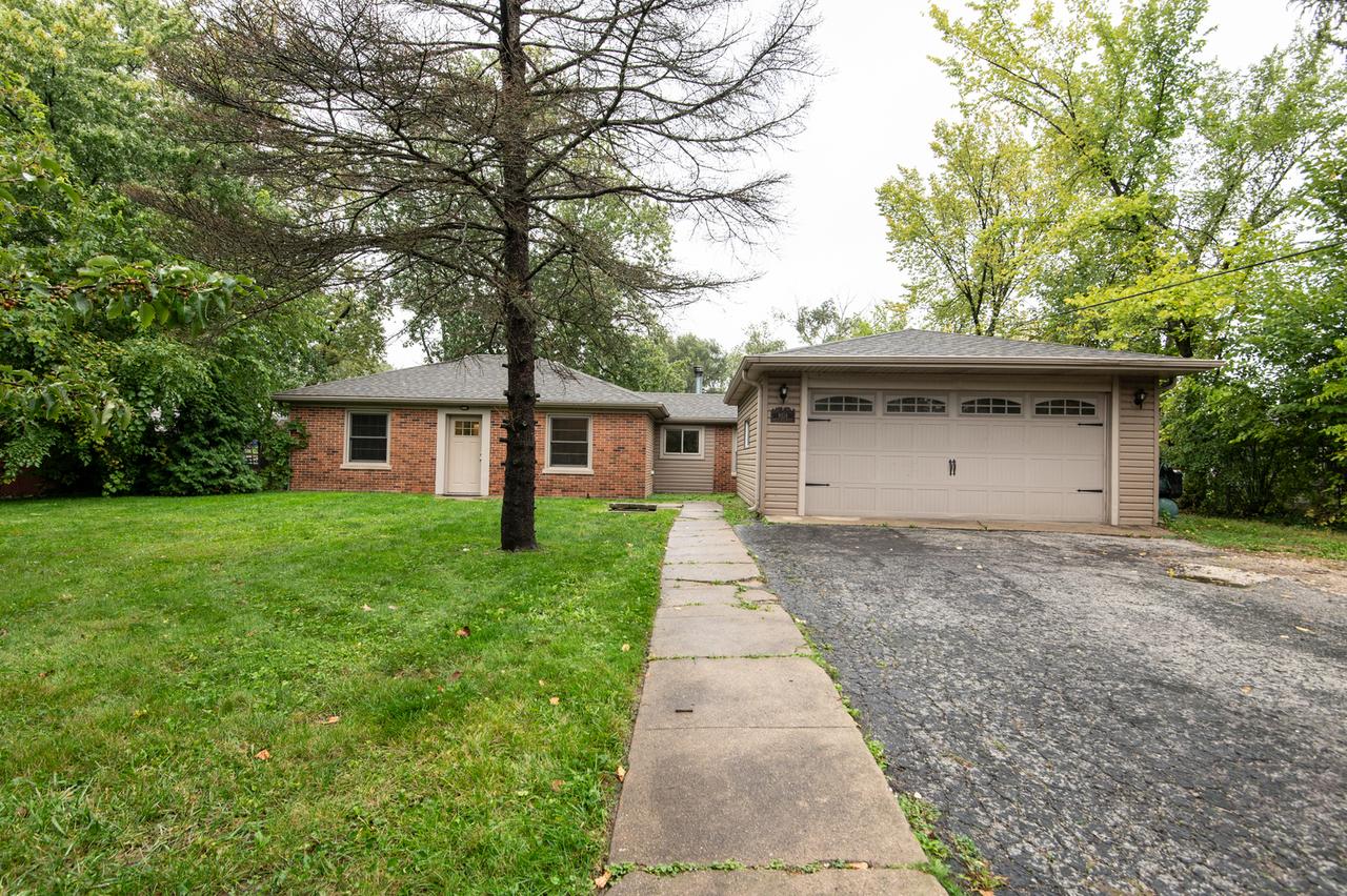 9518 S 89th Ave., Palos Hills, IL 60465
