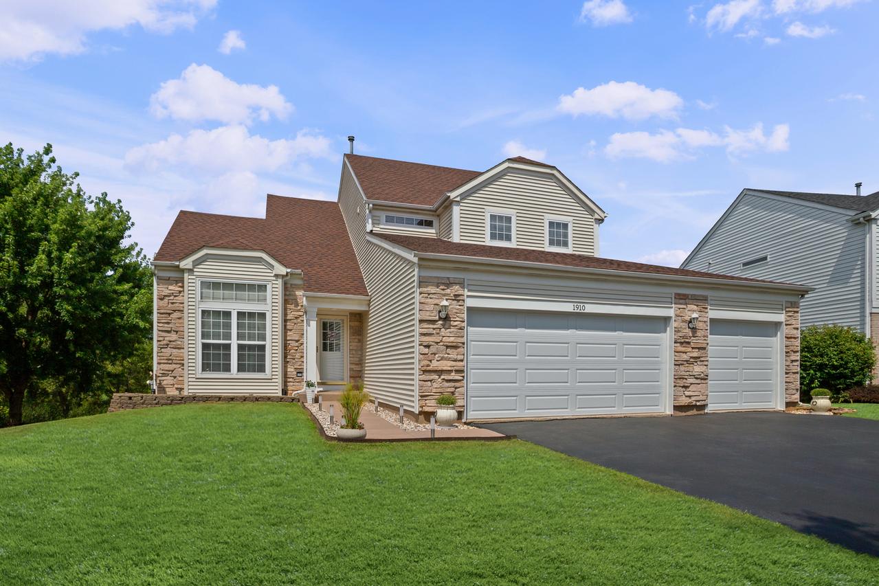 1910 Prairie Path Ln., Carpentersville, IL 60110