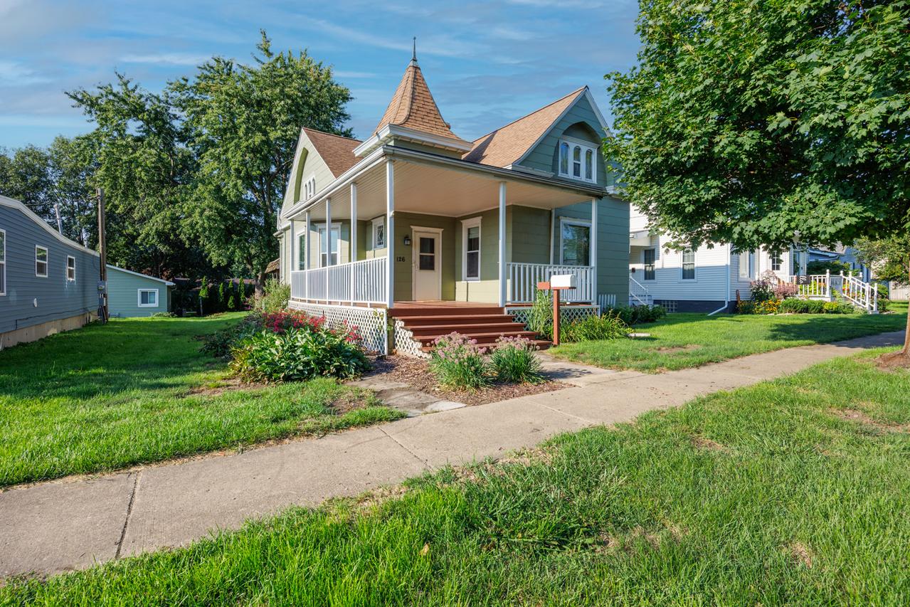 126 W Main St., El Paso, IL 61738