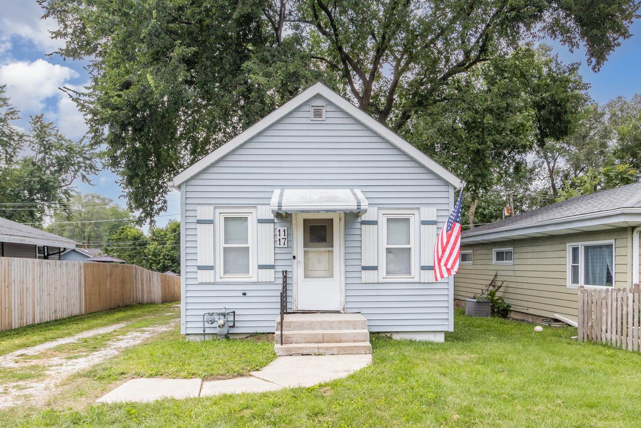 1117 Pleasant Pl., Aurora, IL 60505