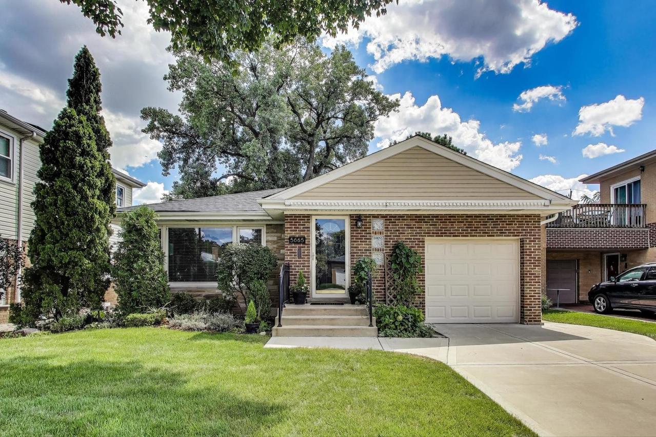 5665 N Rogers Ave., Chicago, IL 60646