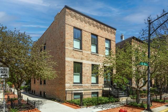 242 W Saint Paul Ave., Chicago, IL 60614