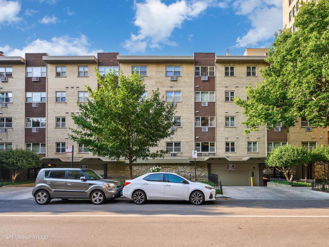 420 W Aldine Ave. #401, Chicago, IL 60657