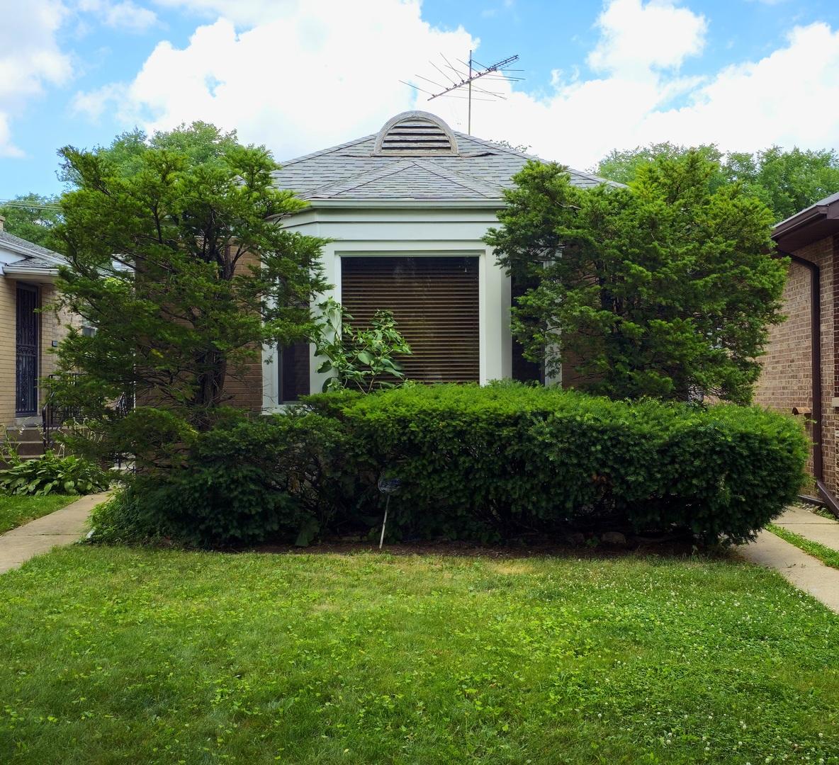 3110 W Jarvis Ave., Chicago, IL 60645