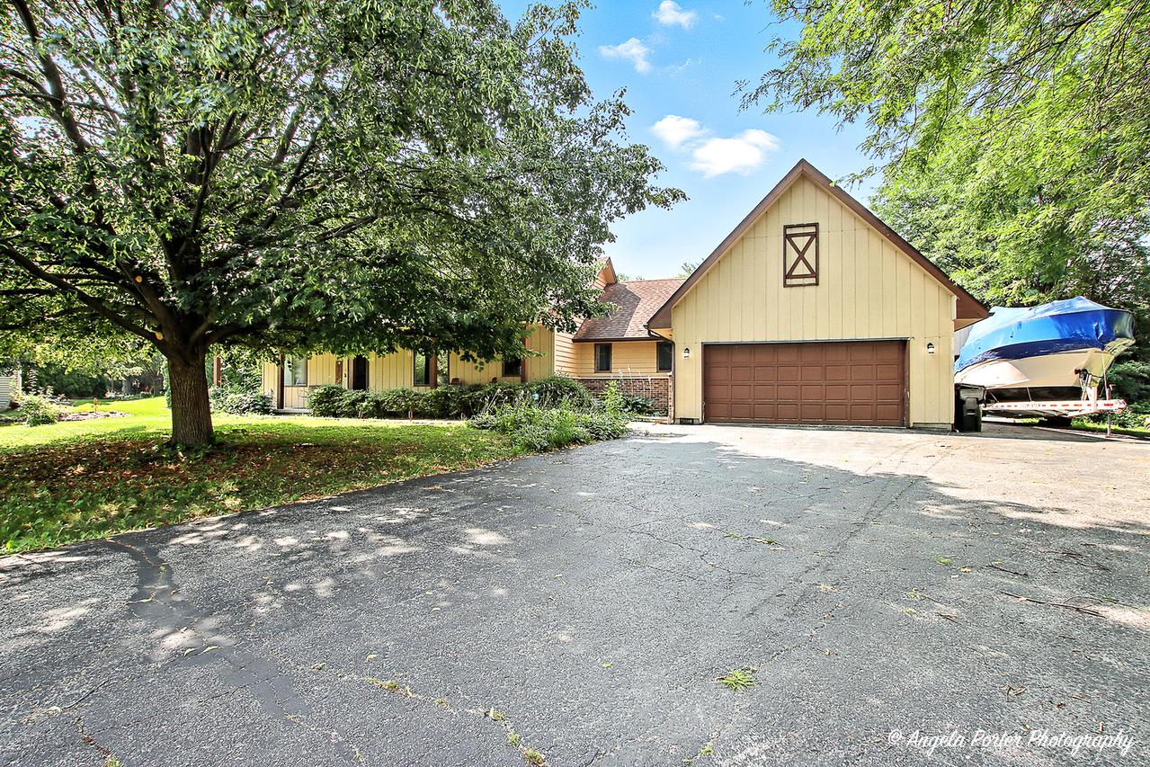 40553 N Trinity Ln., Antioch, IL 60002