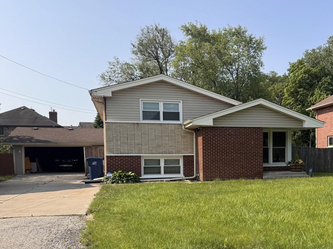 7909 W 93rd St., Hickory Hills, IL 60457