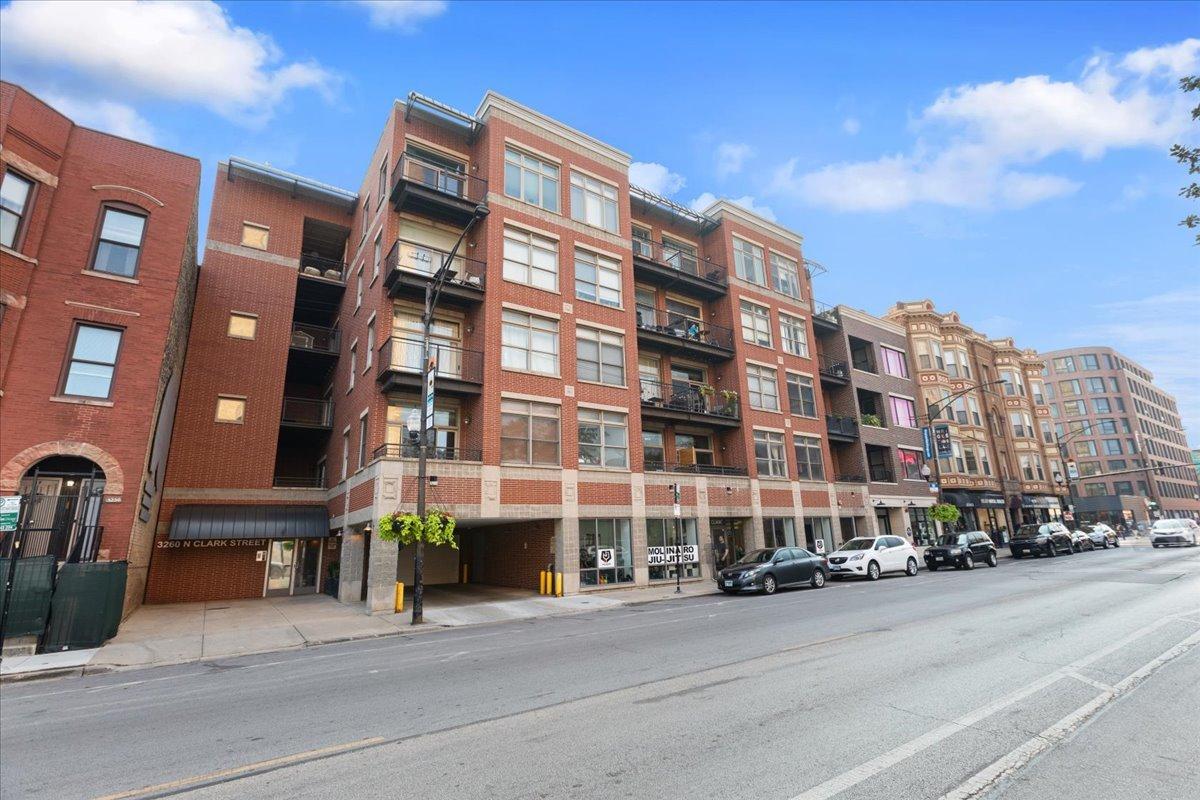 3260 N Clark St. #306, Chicago, IL 60657