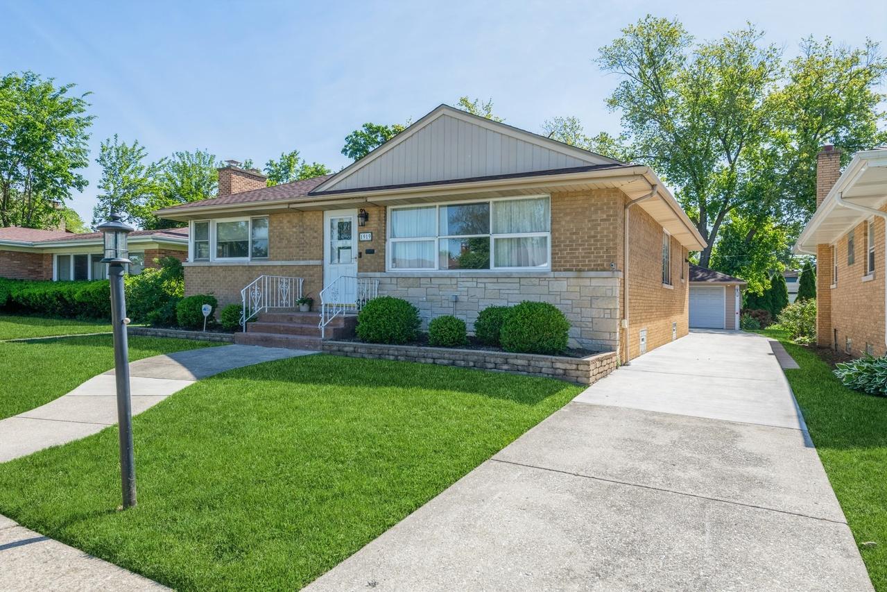 1919 Sunnyside Ave., Westchester, IL 60154
