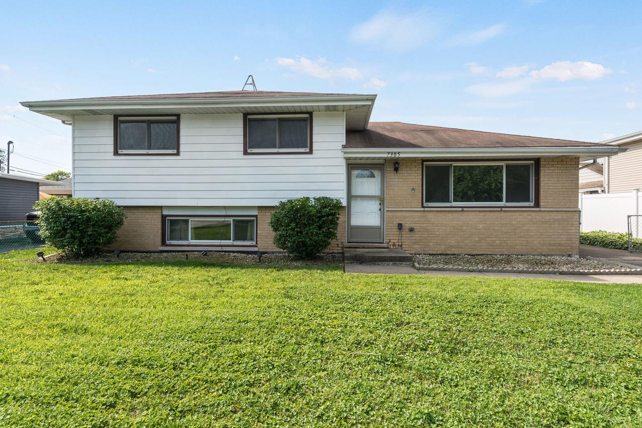 7305 W 75th St., Bridgeview, IL 60455
