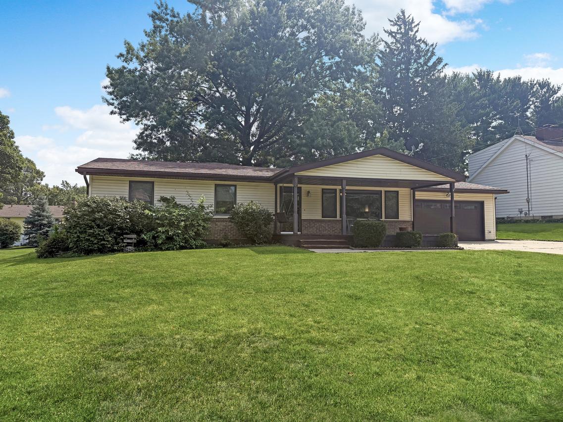 697 Bradmar Dr., Freeport, IL 61032
