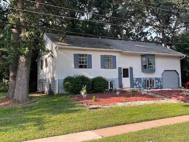 511 Willow St., Lake In The Hills, IL 60156