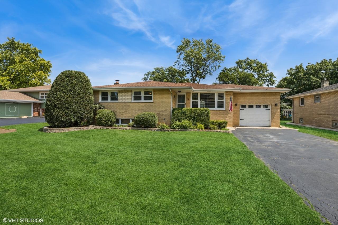 8615 Dunbar St., Willow Springs, IL 60480