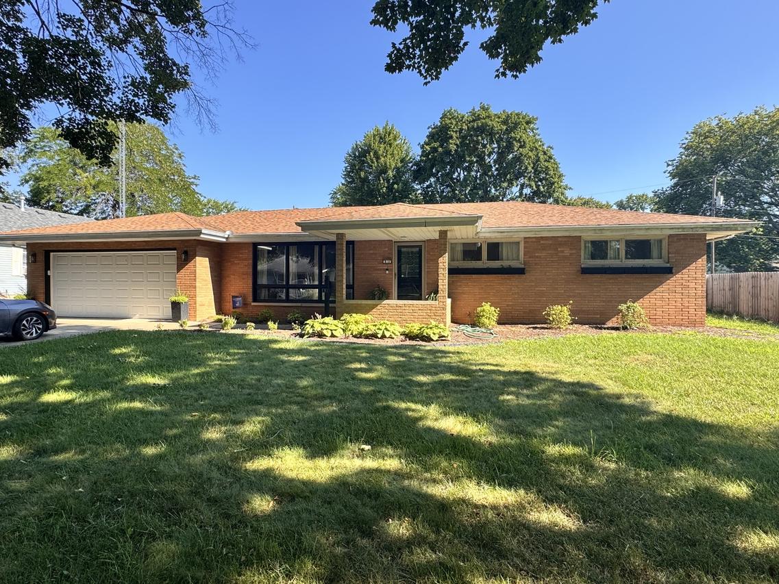 810 E North St., Monticello, IL 61856