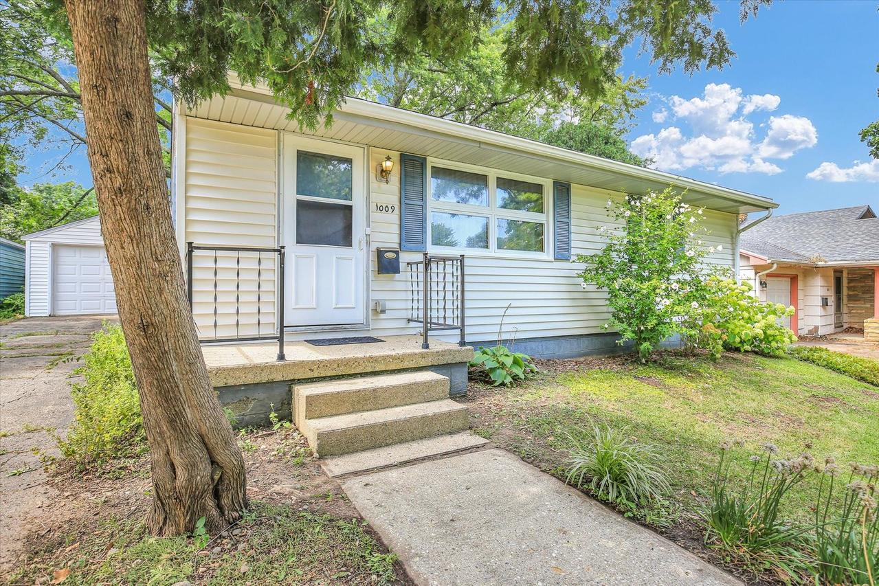 1009 N Busey Ave., Urbana, IL 61801