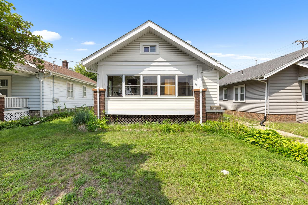 2305 S 4th St., Rockford, IL 61104