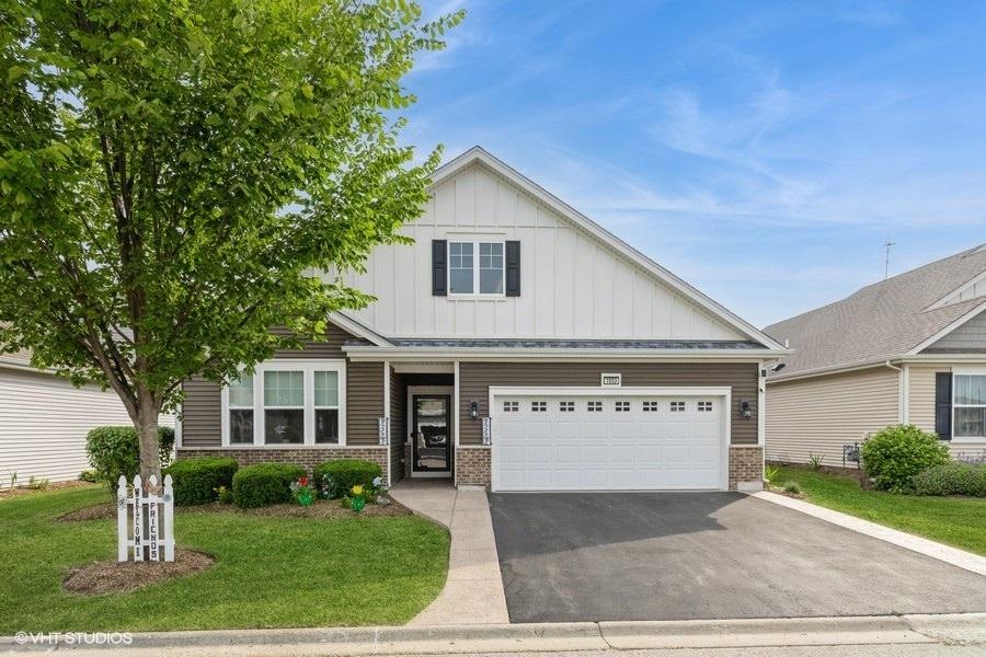 1033 Carolina Ct., Pingree Grove, IL 60140