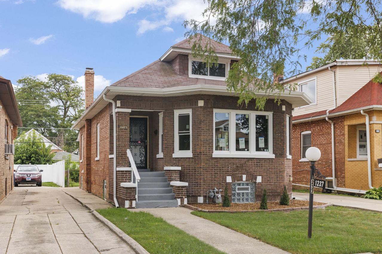 1237 S 14th Ave., Maywood, IL 60153