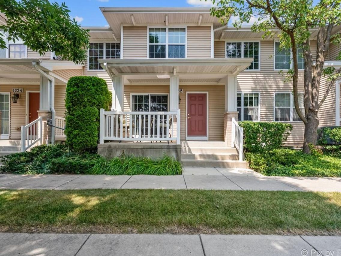 1232 Walnut Glen Dr. #8C, Crystal Lake, IL 60014