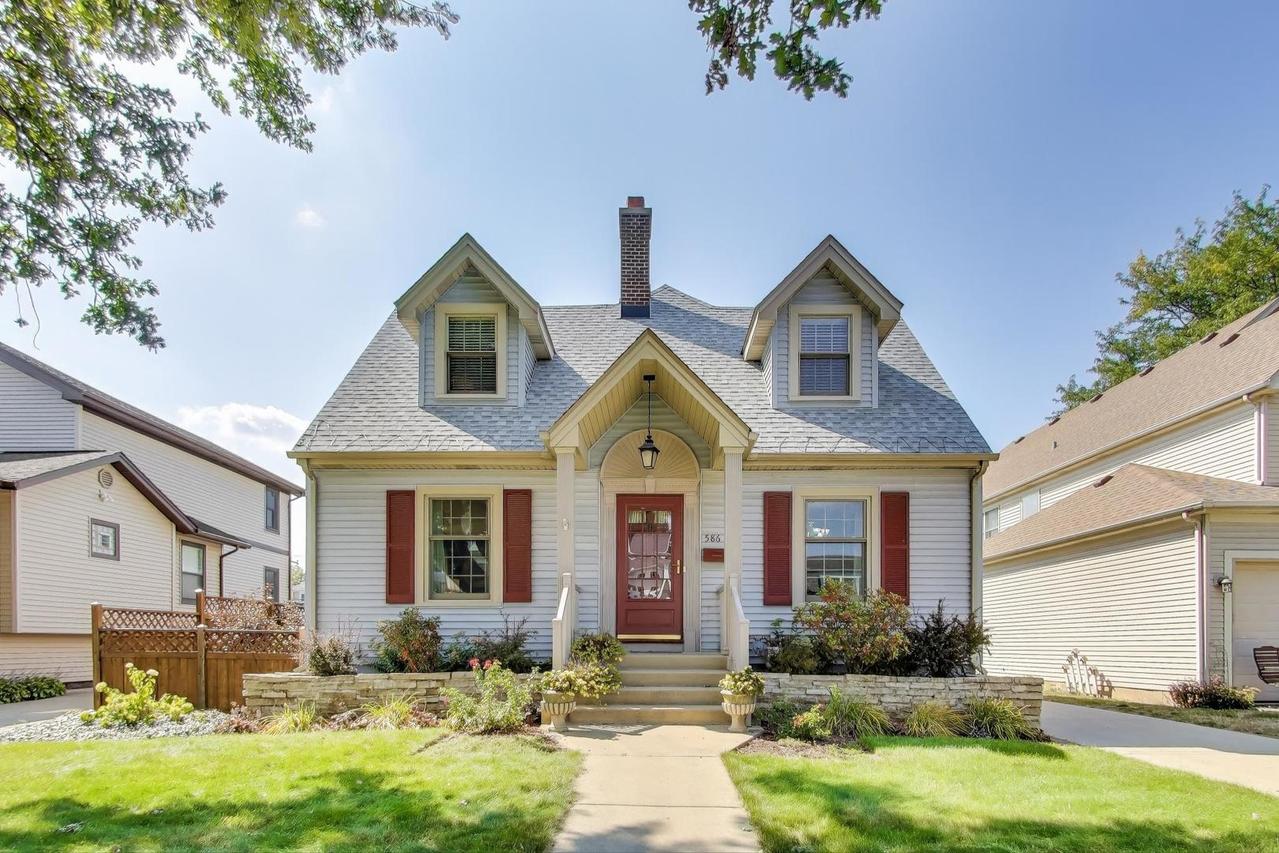 586 S Saylor Ave., Elmhurst, IL 60126