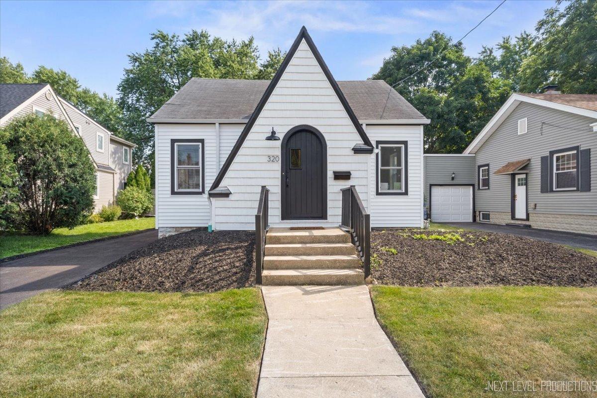320 Chalmers St., Geneva, IL 60134