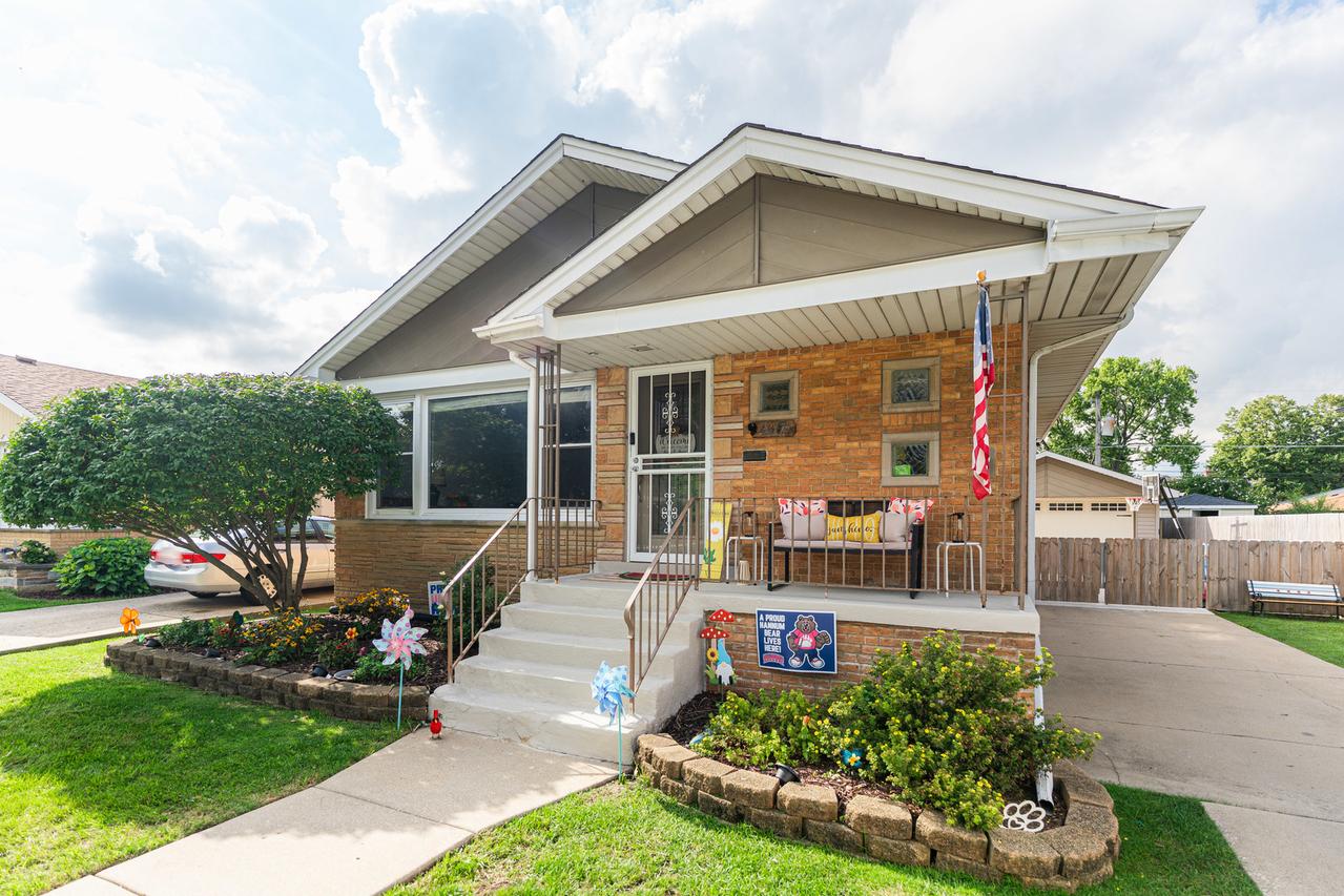 4617 W 100th Pl., Oak Lawn, IL 60453